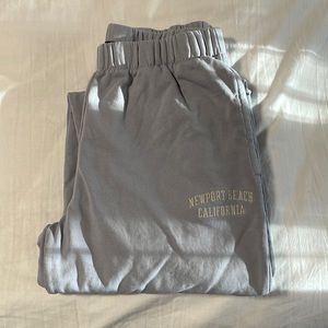 Brandy Melville Newport Beach Rosa Sweatpants